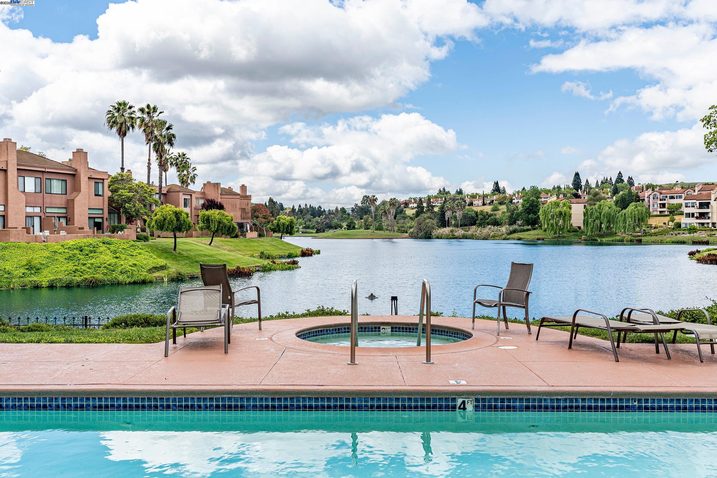 4009 W Lakeshore