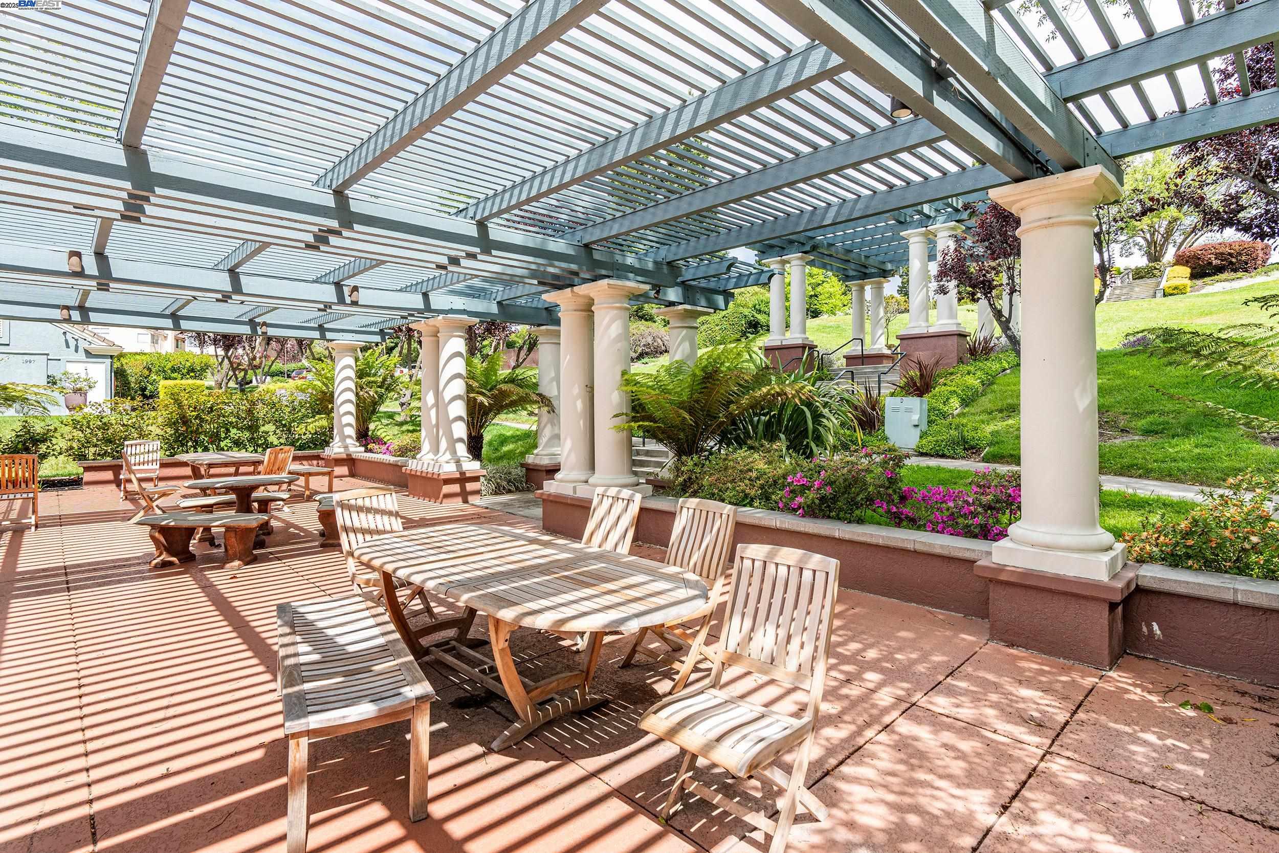 4009 W Lakeshore