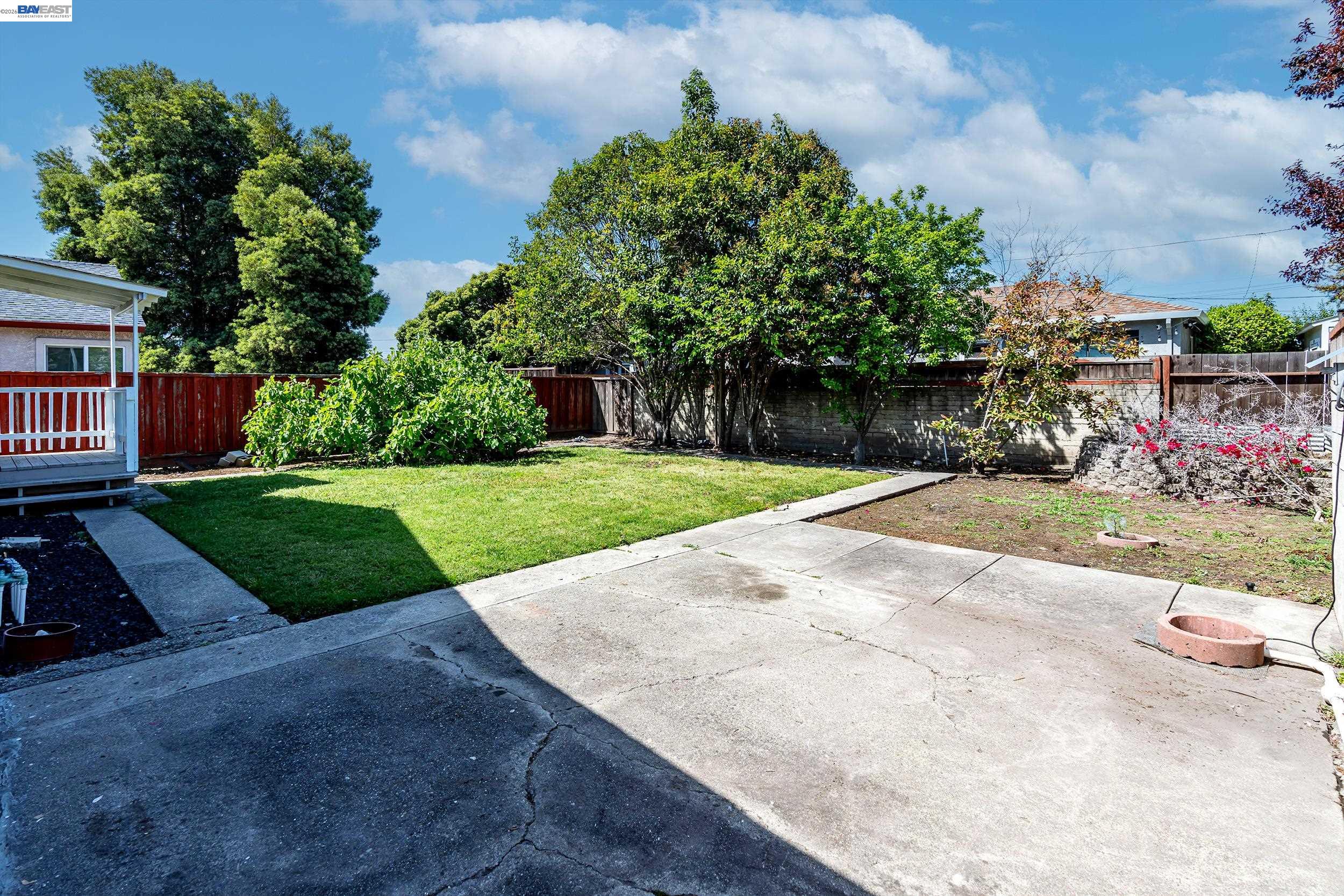 21835 Redwood Rd