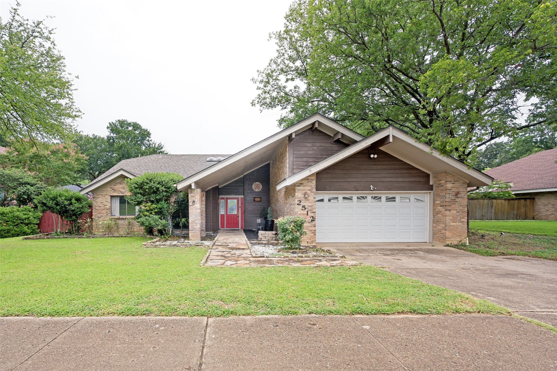 2512 Winding Hollow Lane