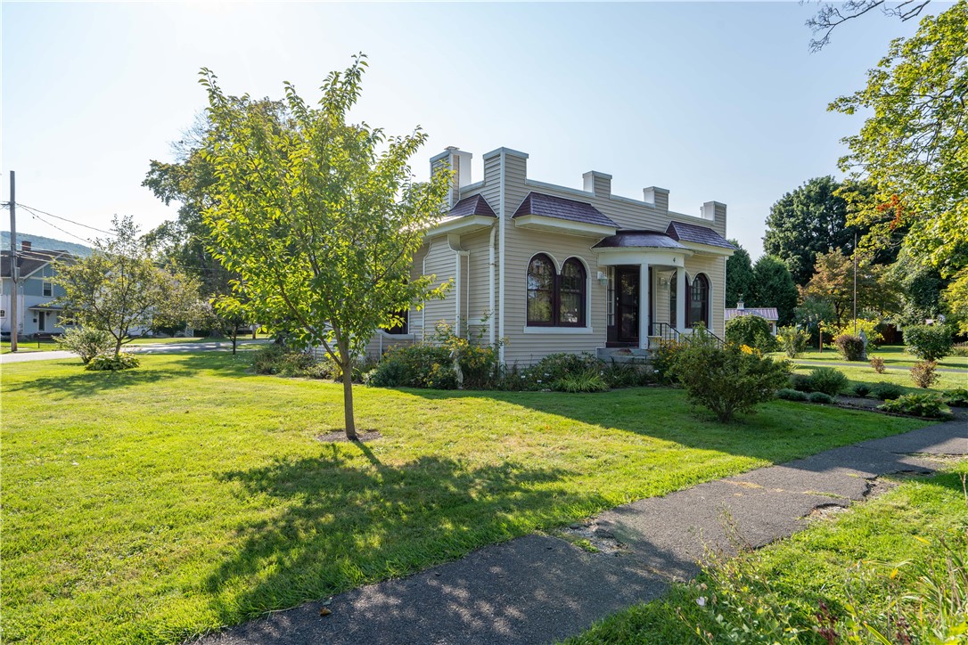 4 Circle Road