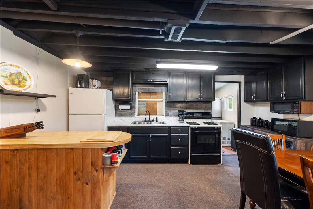 9052 County Road 15b