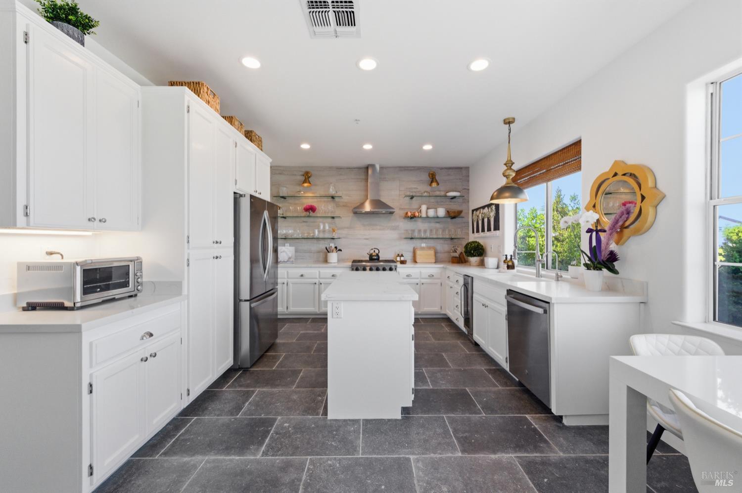66 S Newport Drive