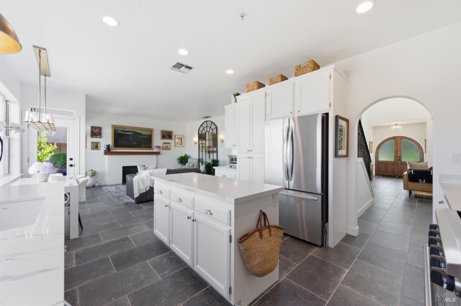 66 S Newport Drive