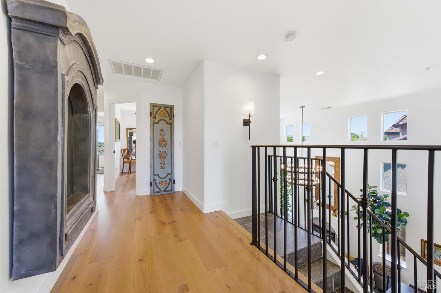 66 S Newport Drive