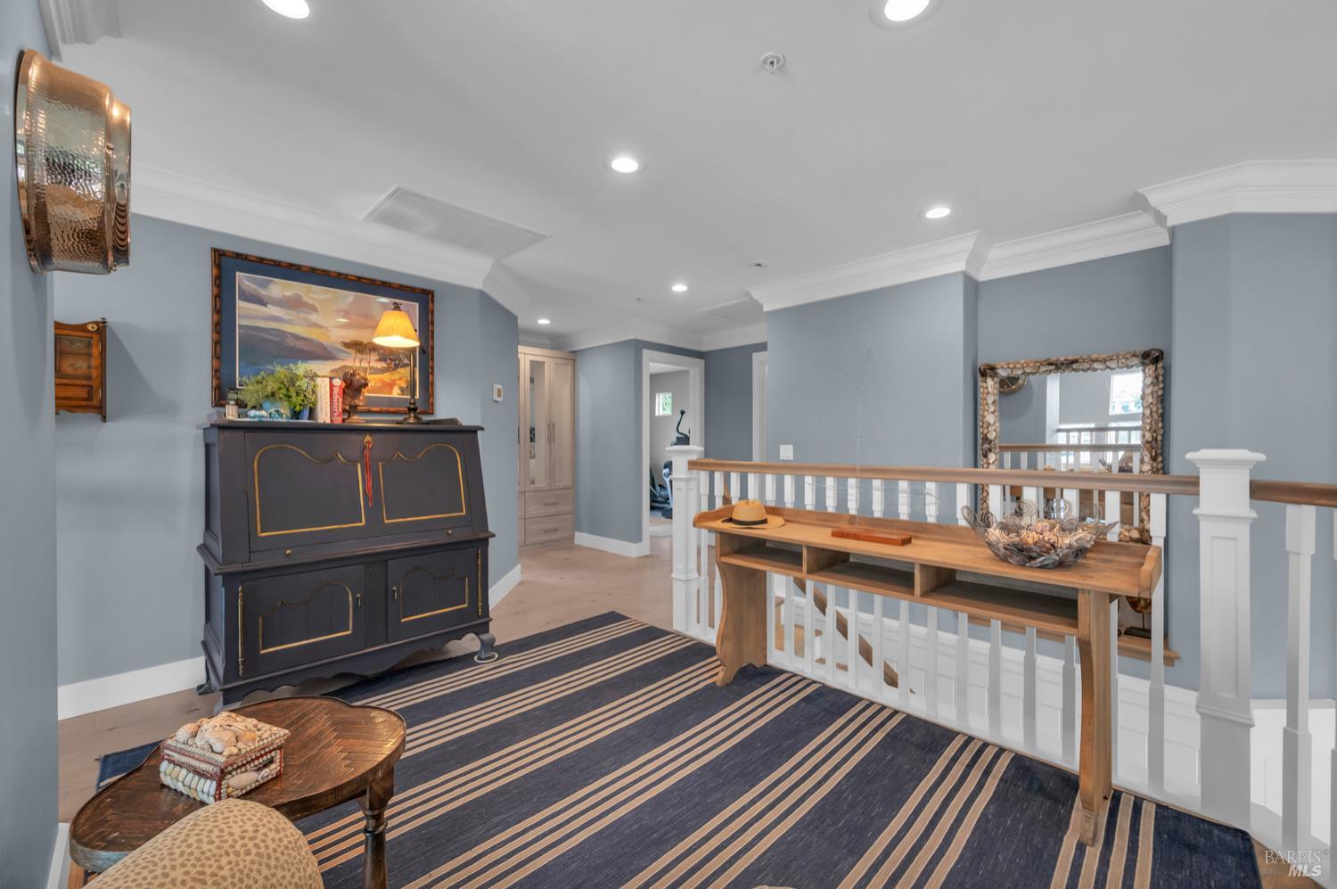121 N Newport Drive