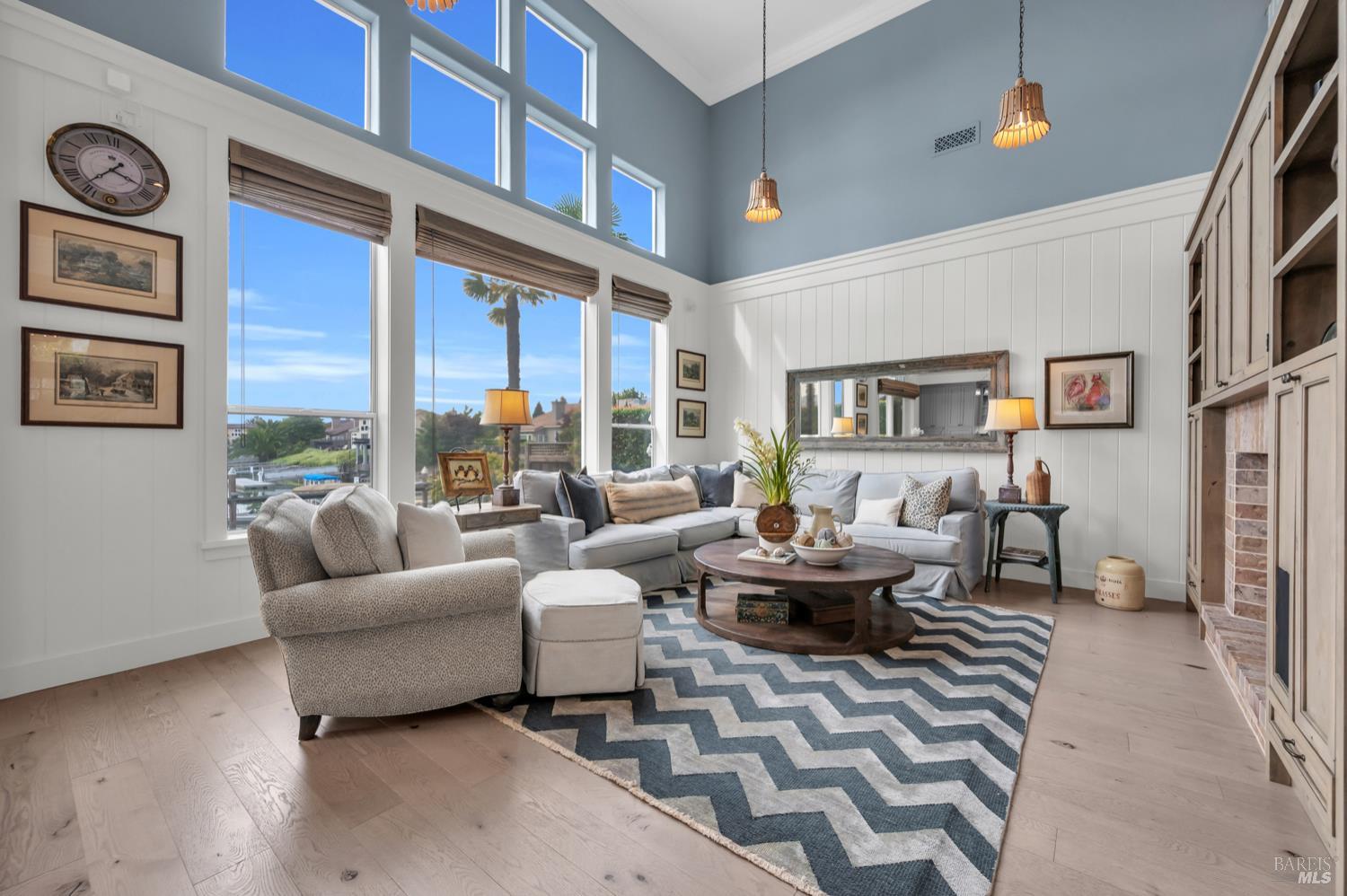 121 N Newport Drive