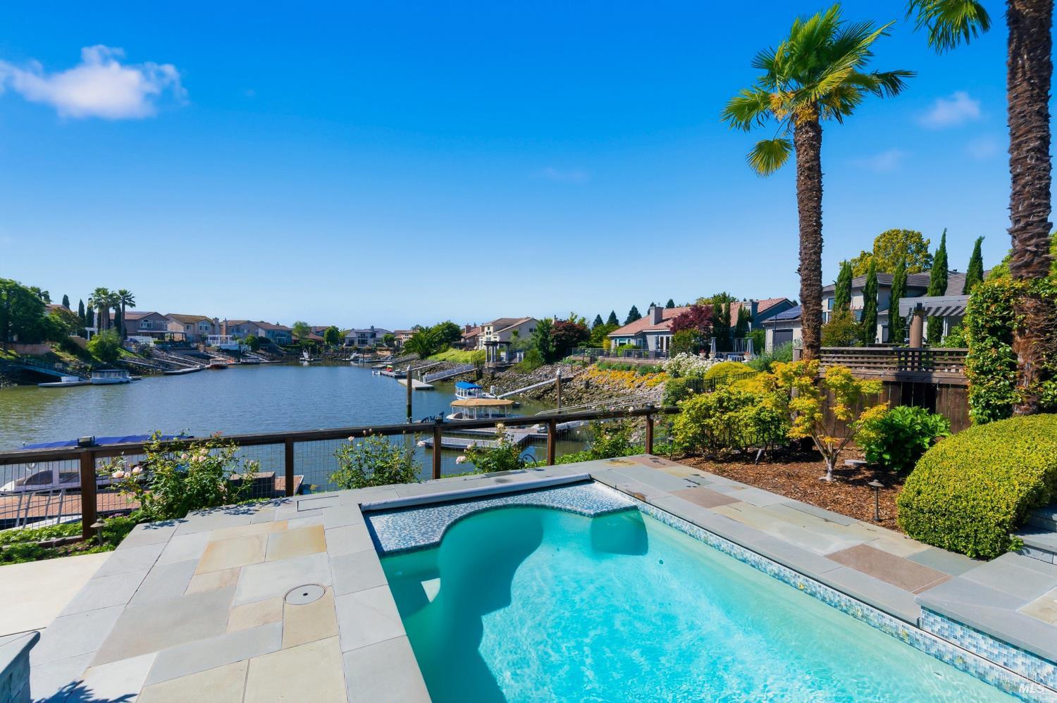 121 N Newport Drive