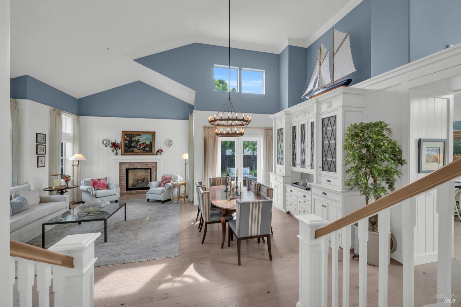 121 N Newport Drive