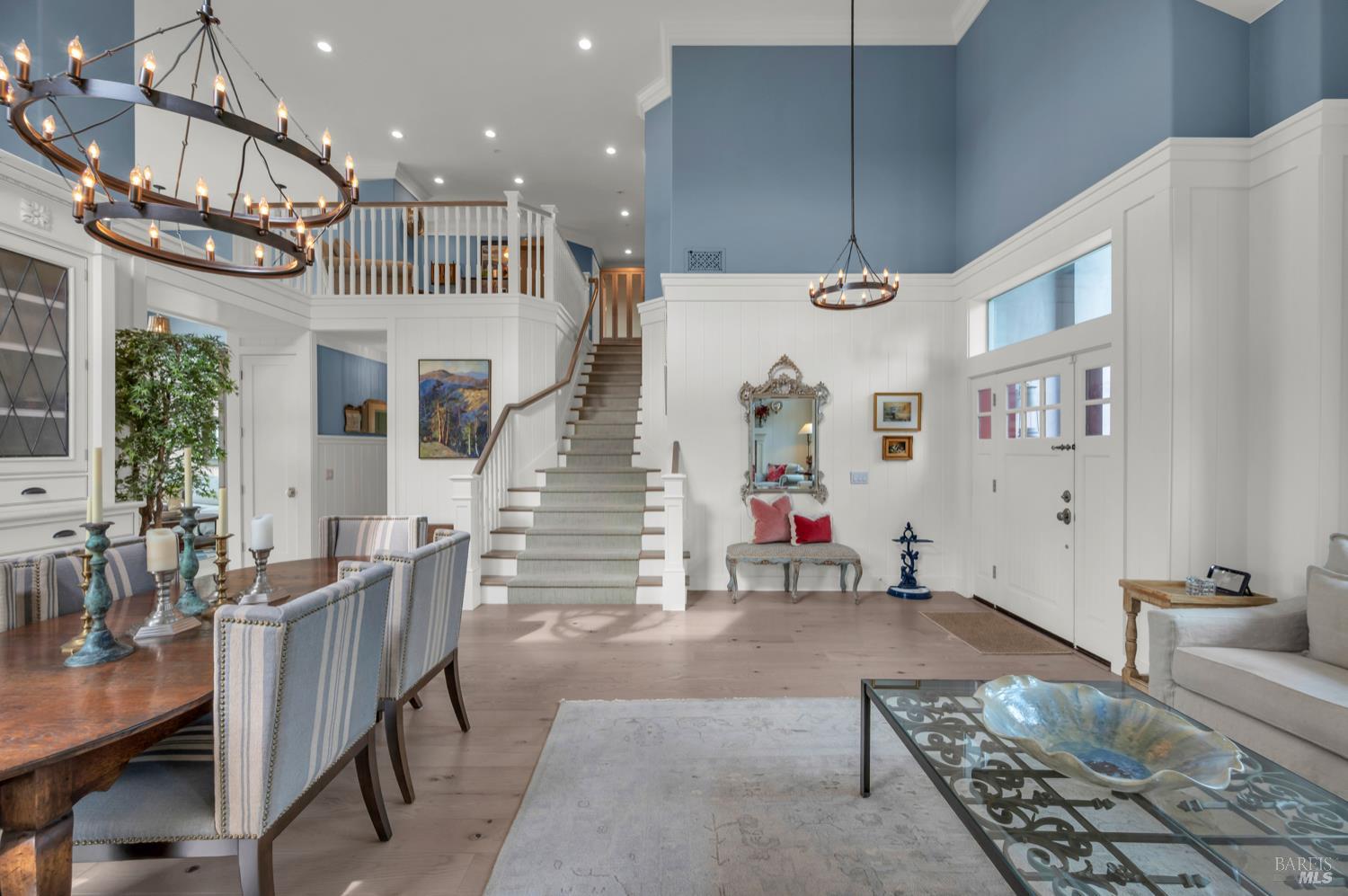 121 N Newport Drive