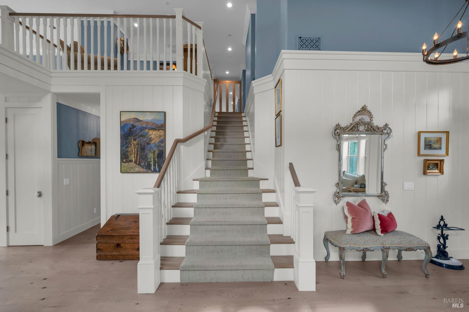 121 N Newport Drive