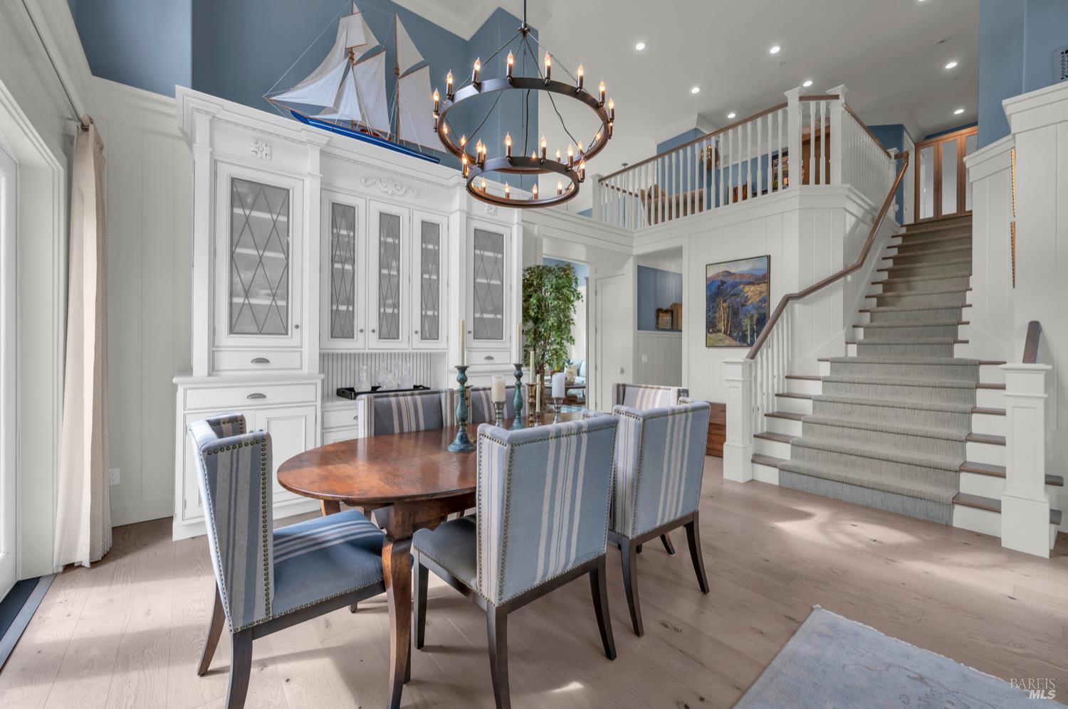 121 N Newport Drive