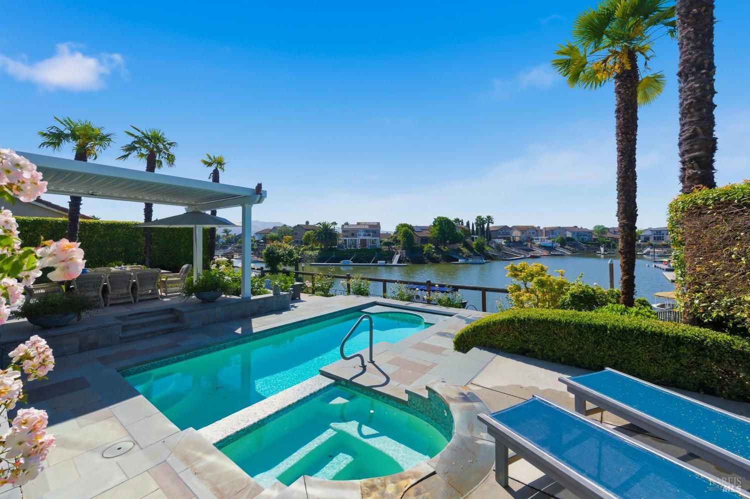 121 N Newport Drive
