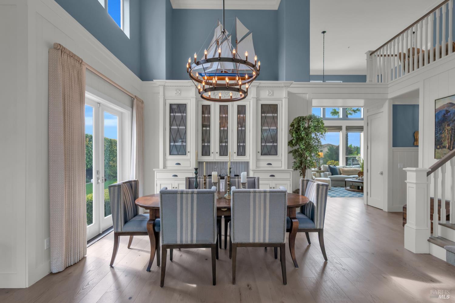 121 N Newport Drive