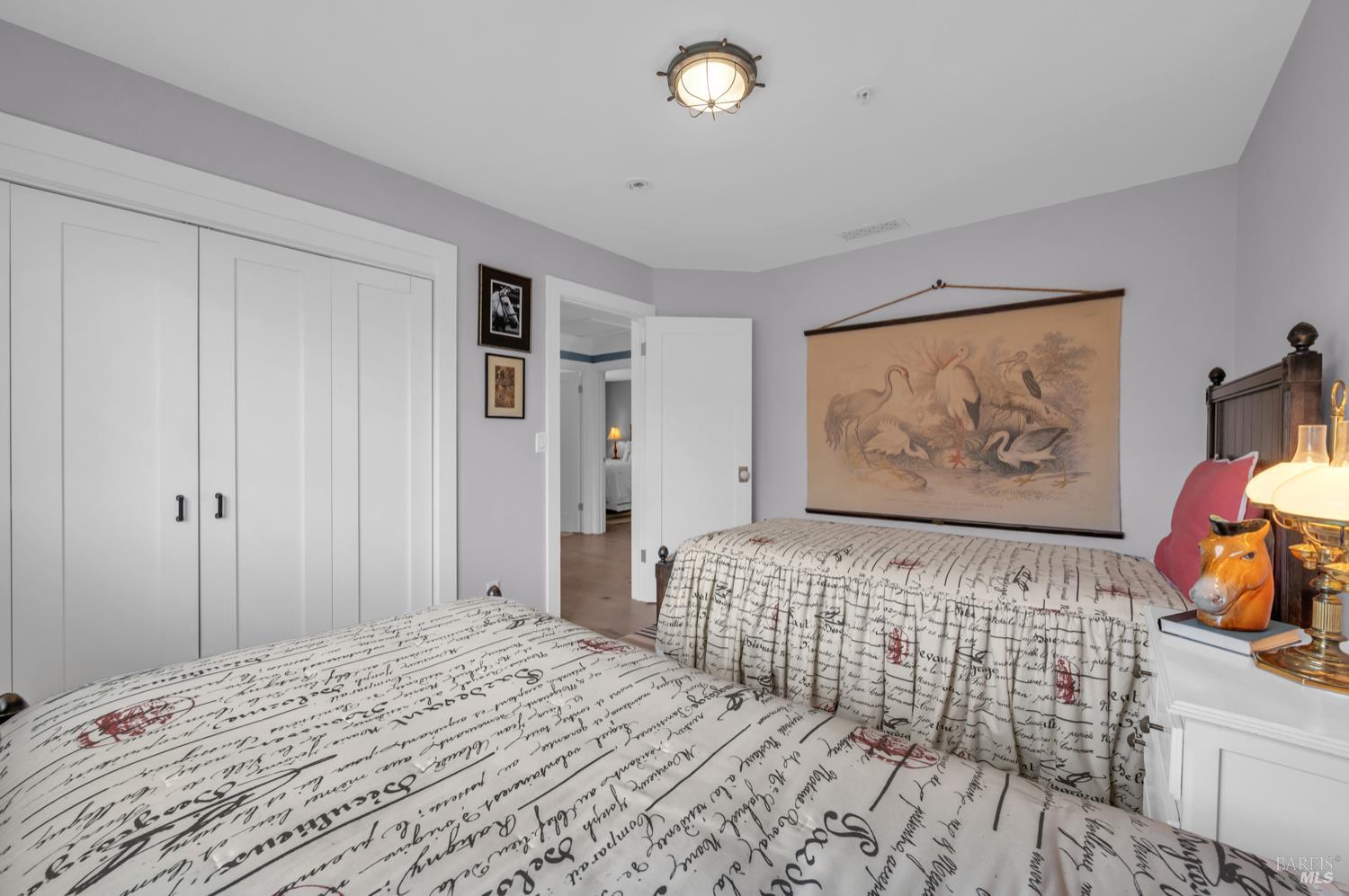 121 N Newport Drive