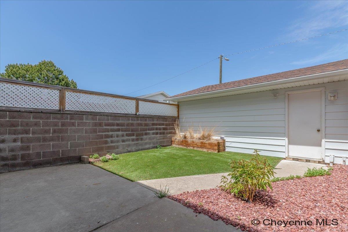 1458 TRENT CT