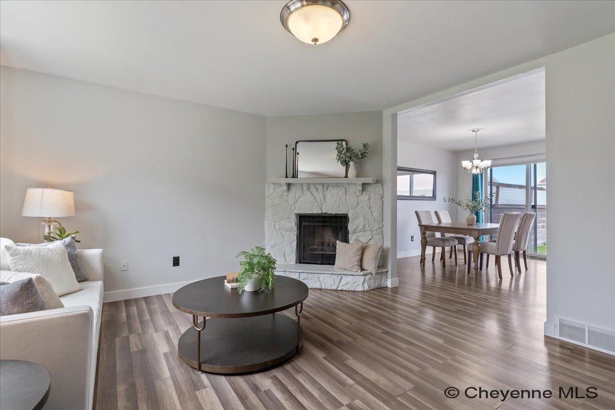 1458 TRENT CT