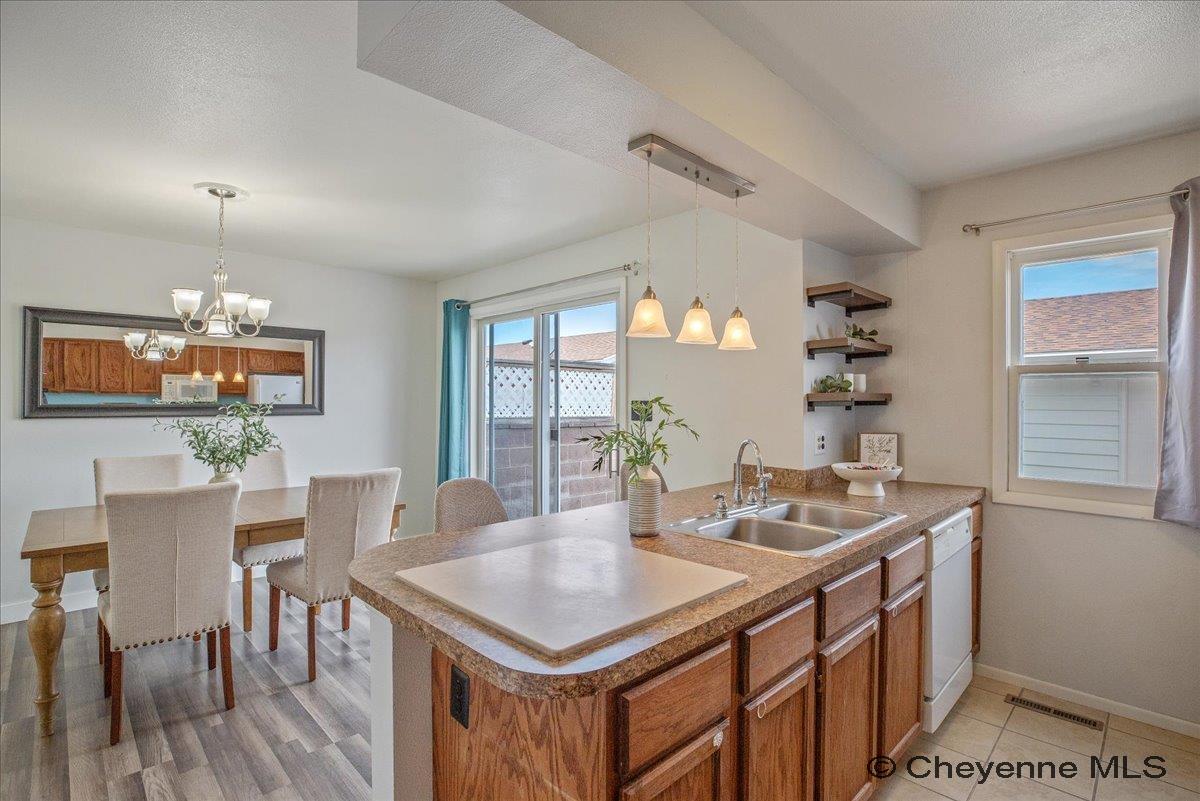 1458 TRENT CT
