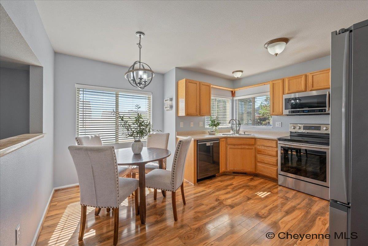 1921 APPALOOSA DR