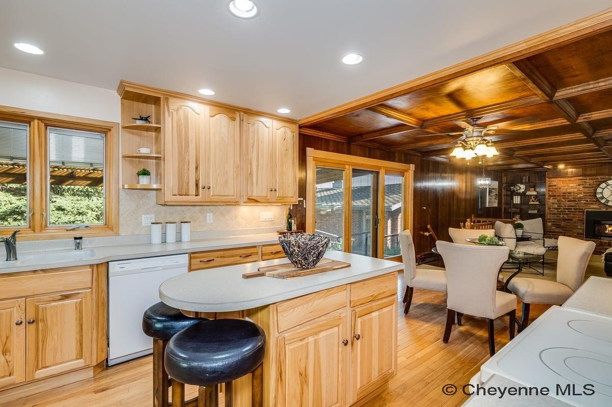 714 E OLE MAVERICK RD