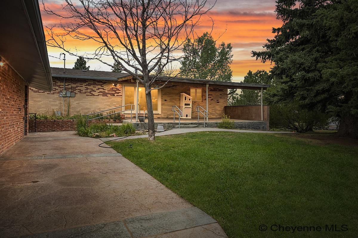 714 E OLE MAVERICK RD