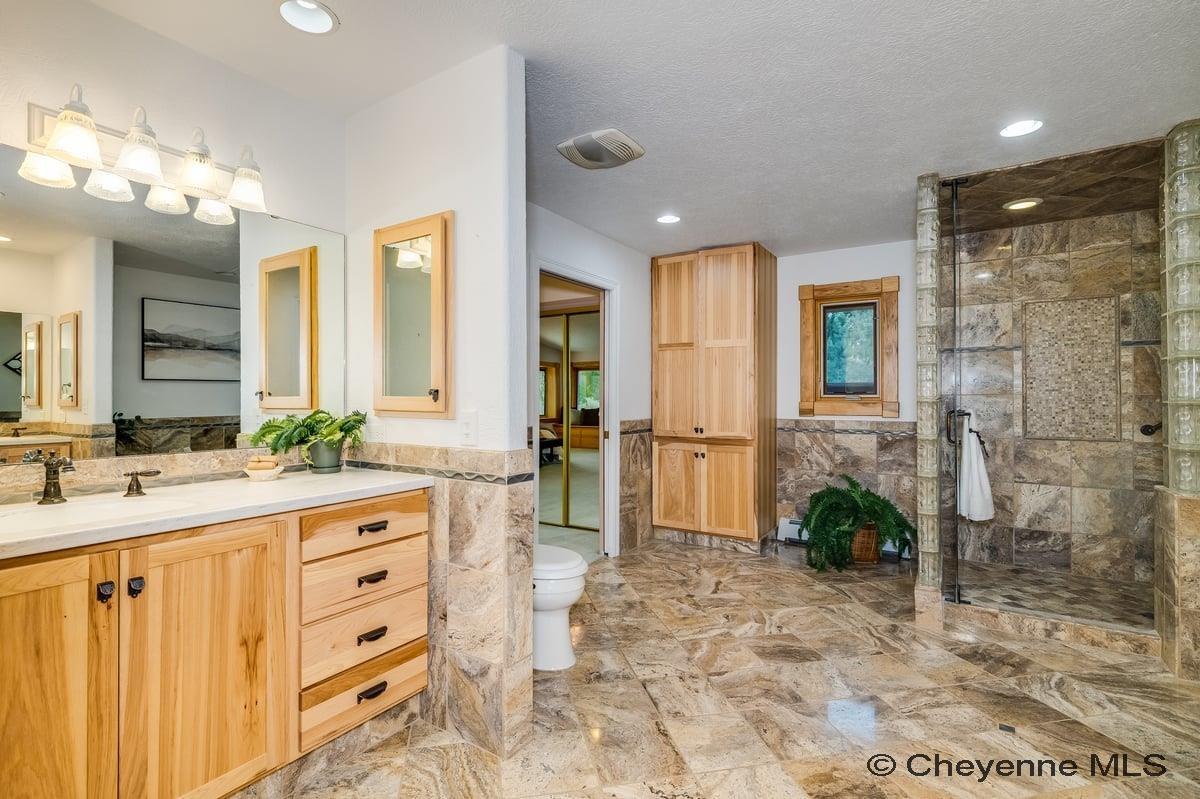 714 E OLE MAVERICK RD