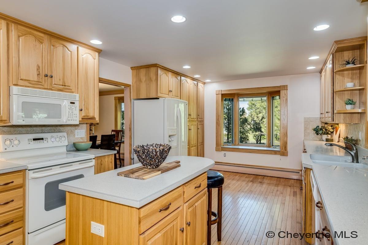 714 E OLE MAVERICK RD