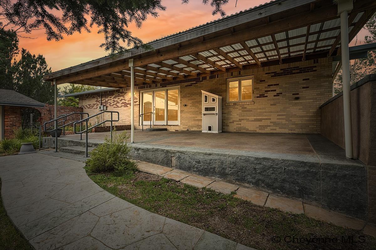 714 E OLE MAVERICK RD