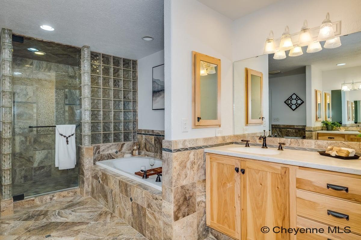 714 E OLE MAVERICK RD