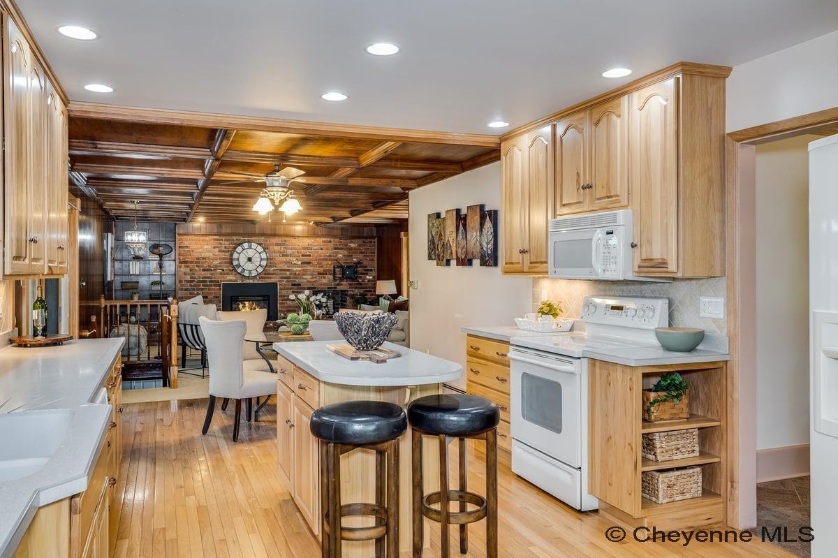 714 E OLE MAVERICK RD