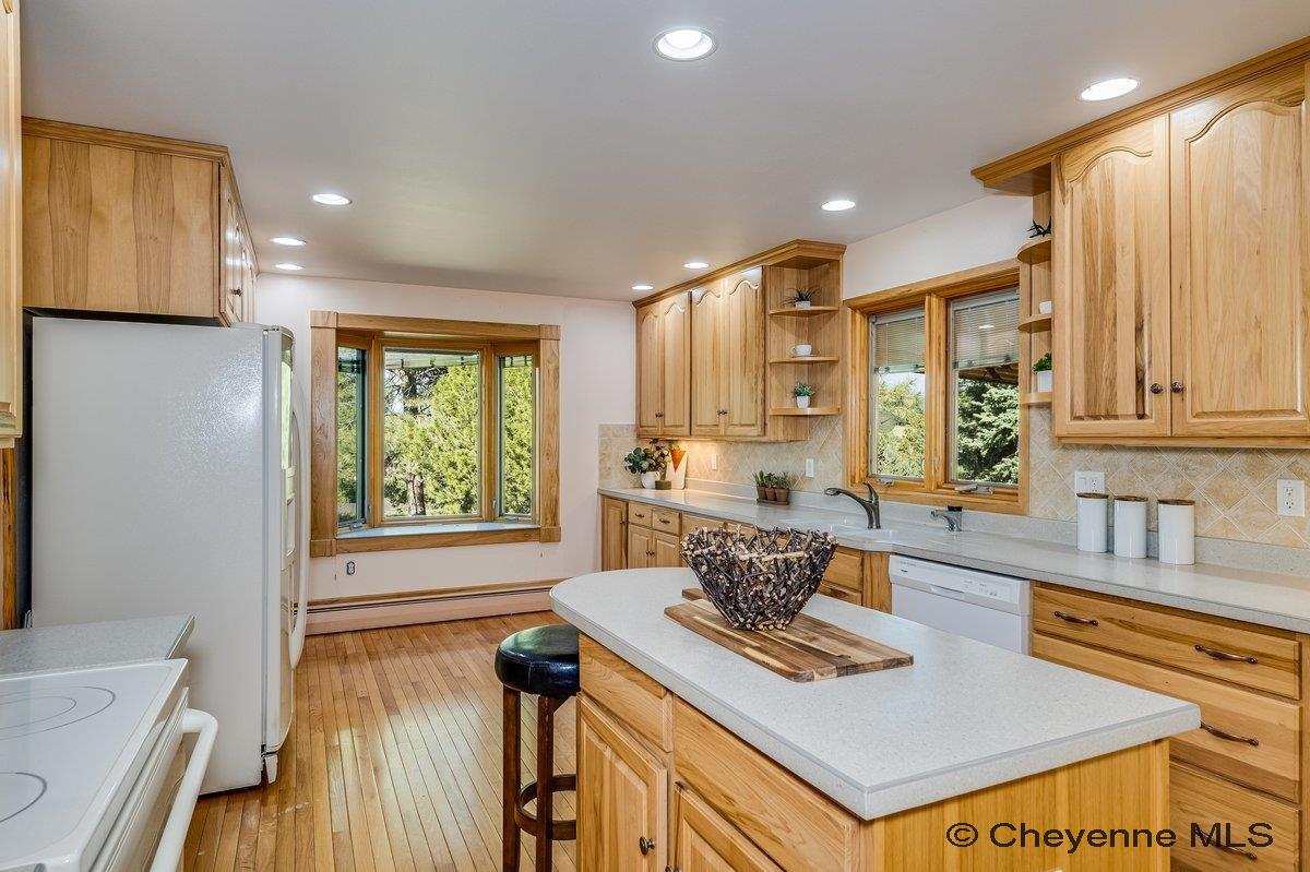 714 E OLE MAVERICK RD