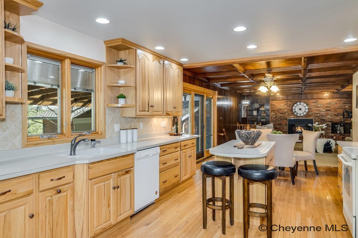 714 E OLE MAVERICK RD