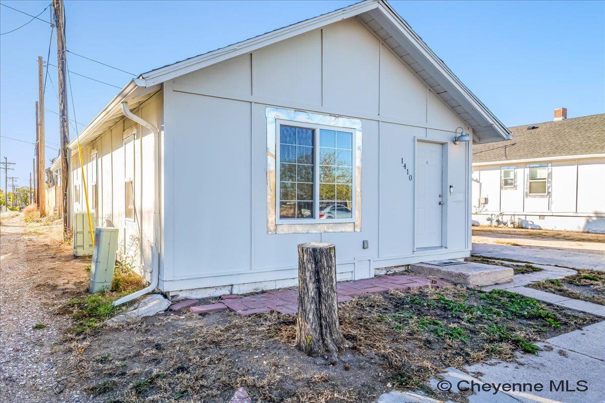 1410 CARBON AVE Unit: A-D