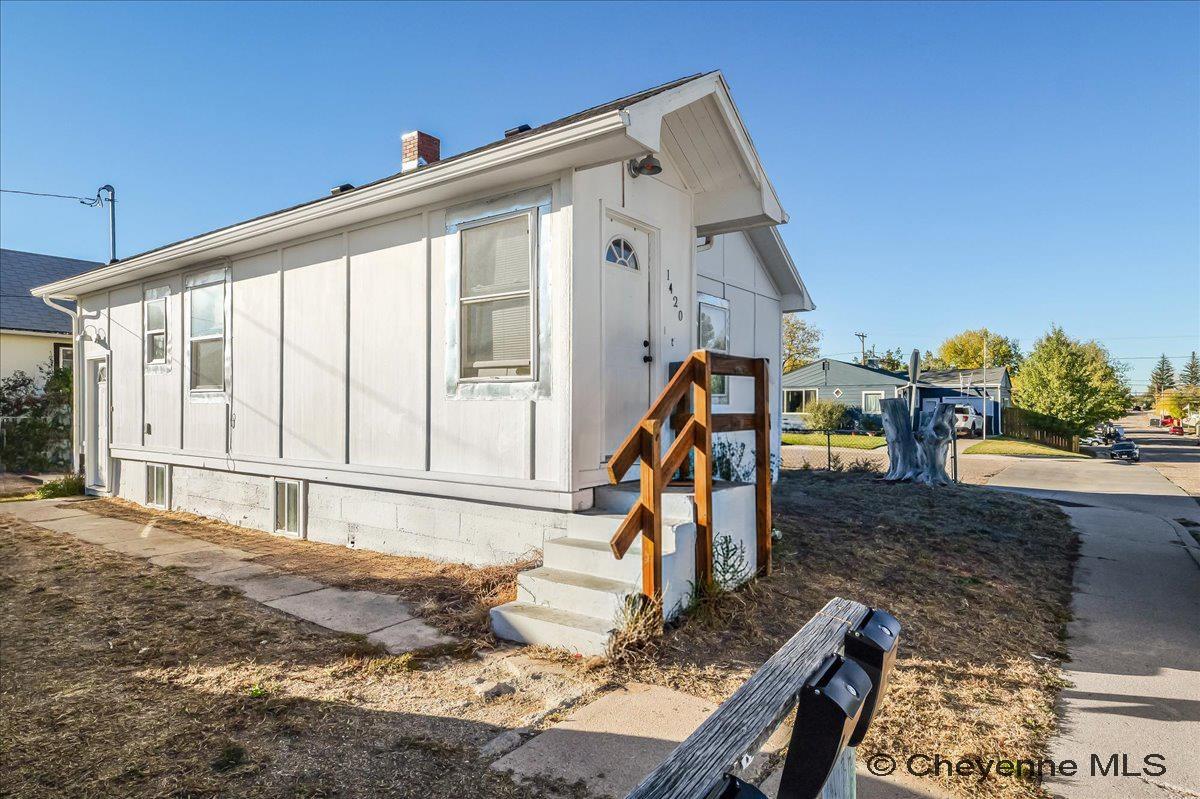 1410 CARBON AVE Unit: A-D