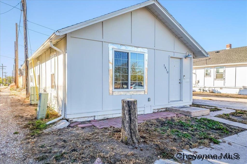 1410 CARBON AVE Unit: A-D