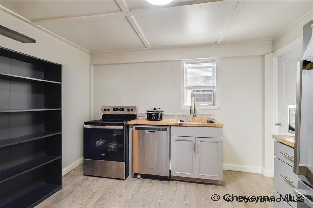 1410 CARBON AVE Unit: A-D