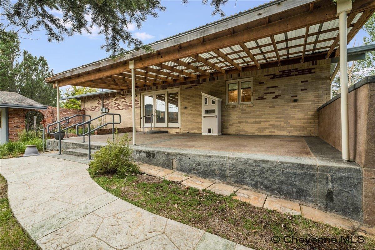 714 E OLE MAVERICK RD