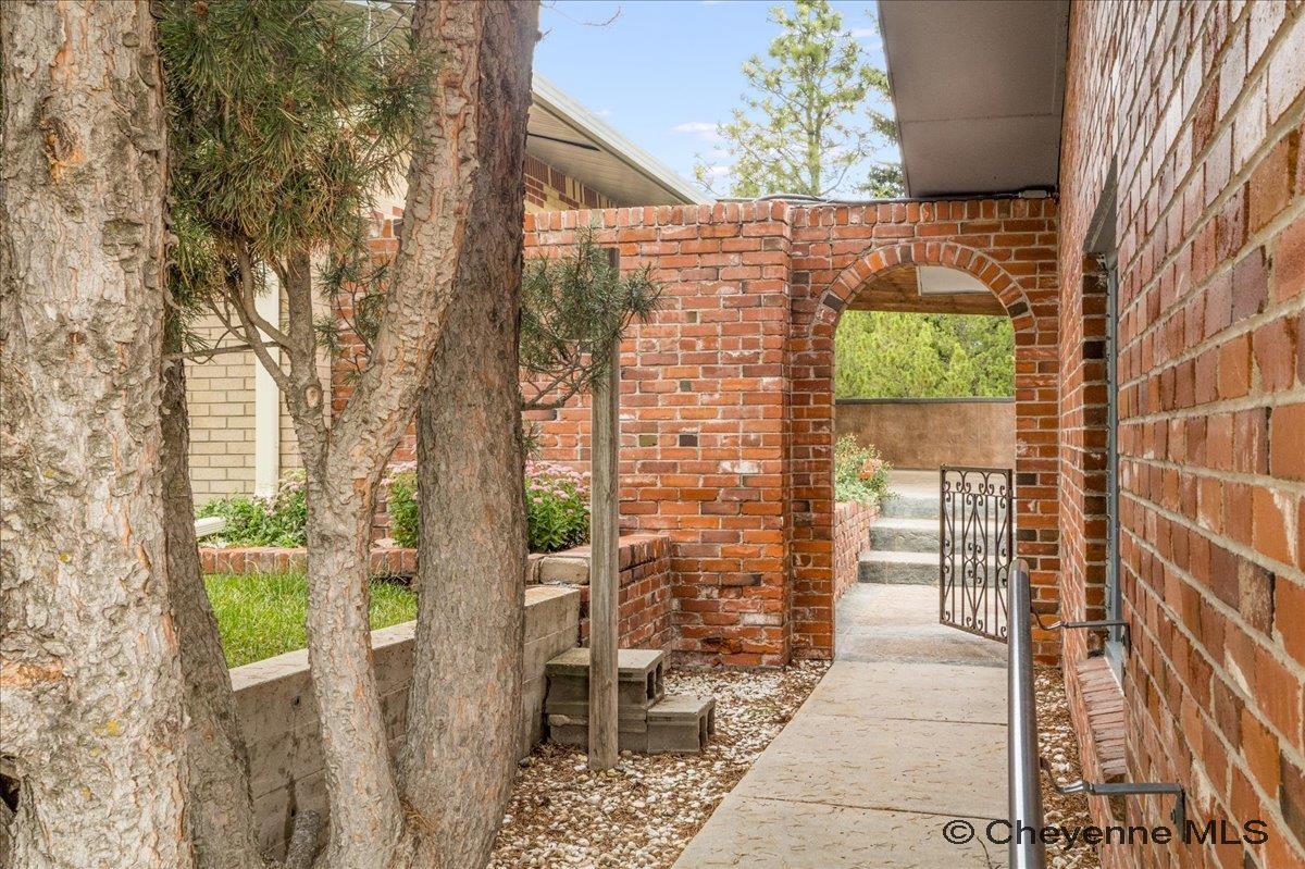 714 E OLE MAVERICK RD