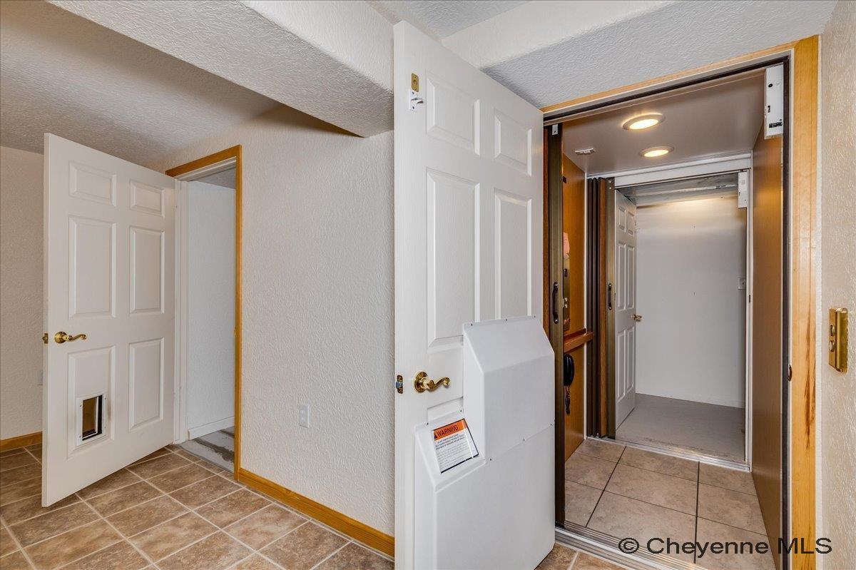 714 E OLE MAVERICK RD