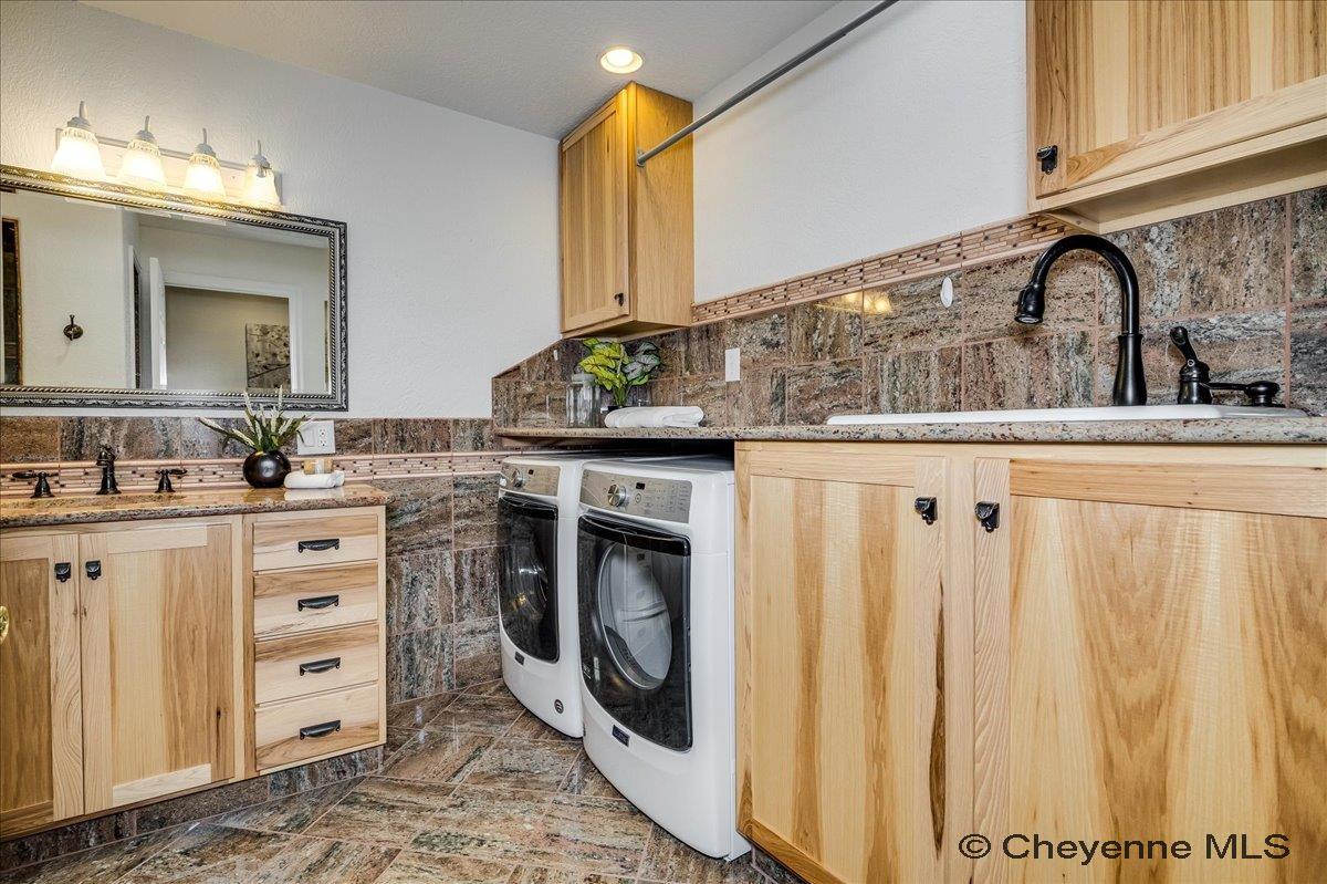 714 E OLE MAVERICK RD