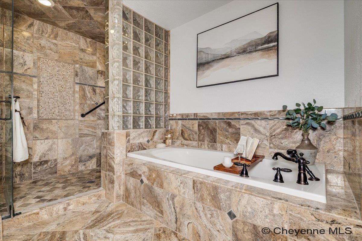 714 E OLE MAVERICK RD