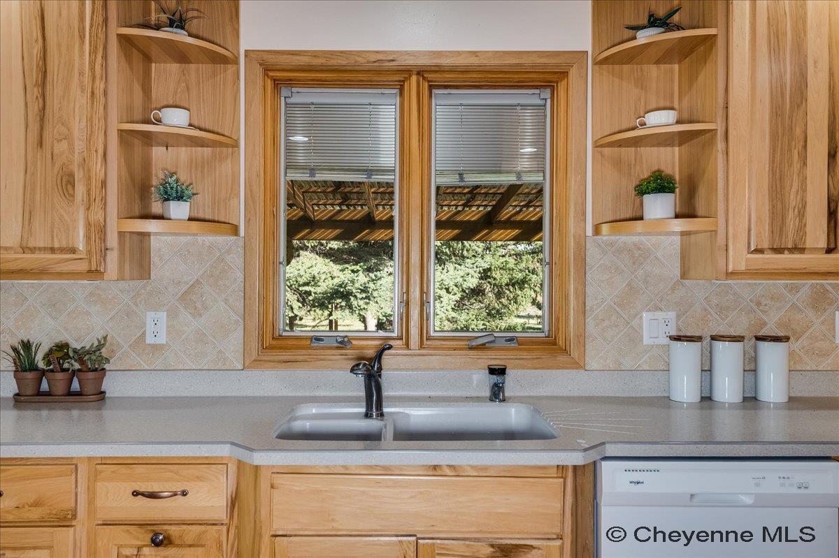 714 E OLE MAVERICK RD