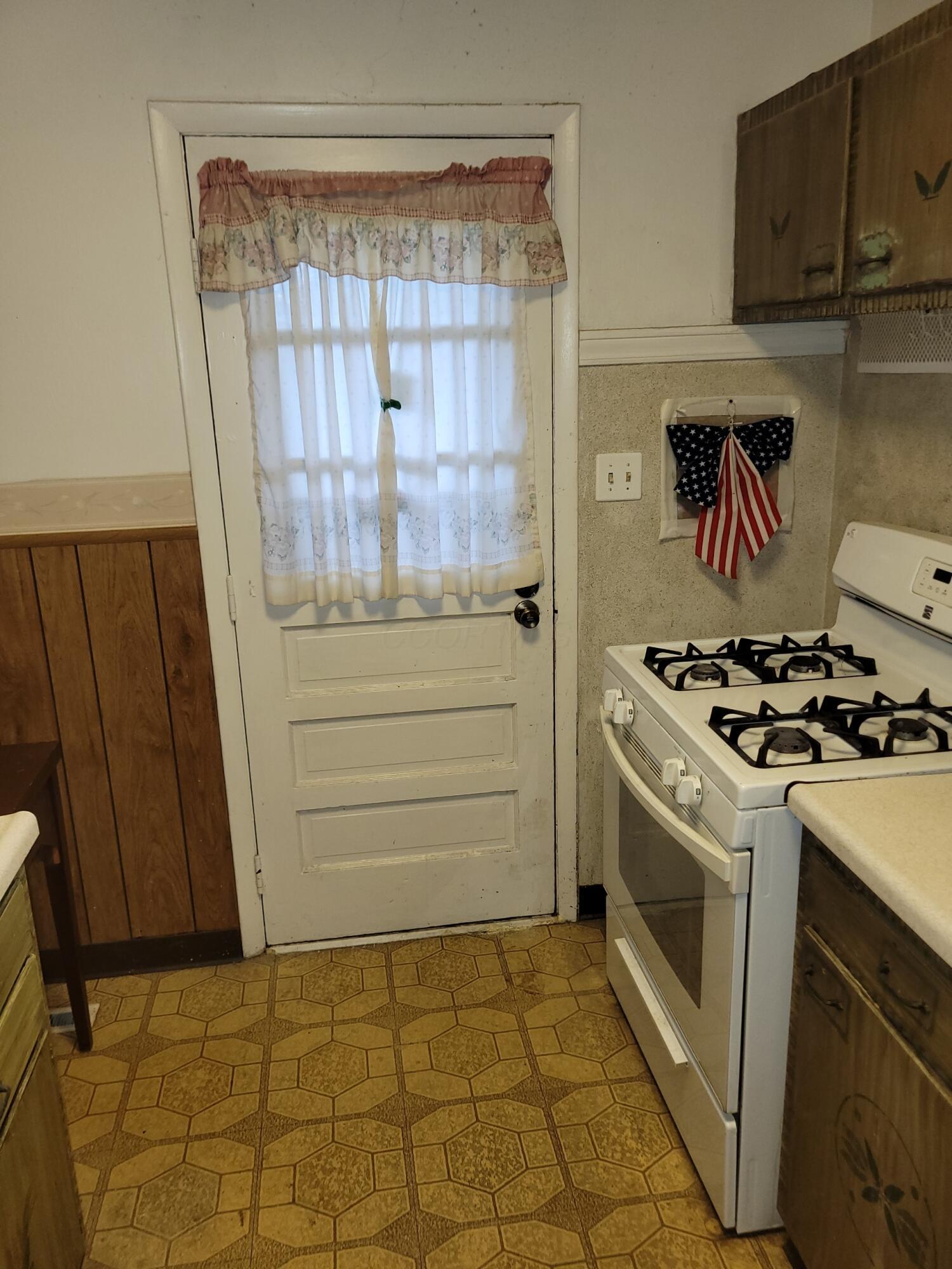 327 Ziegler Avenue