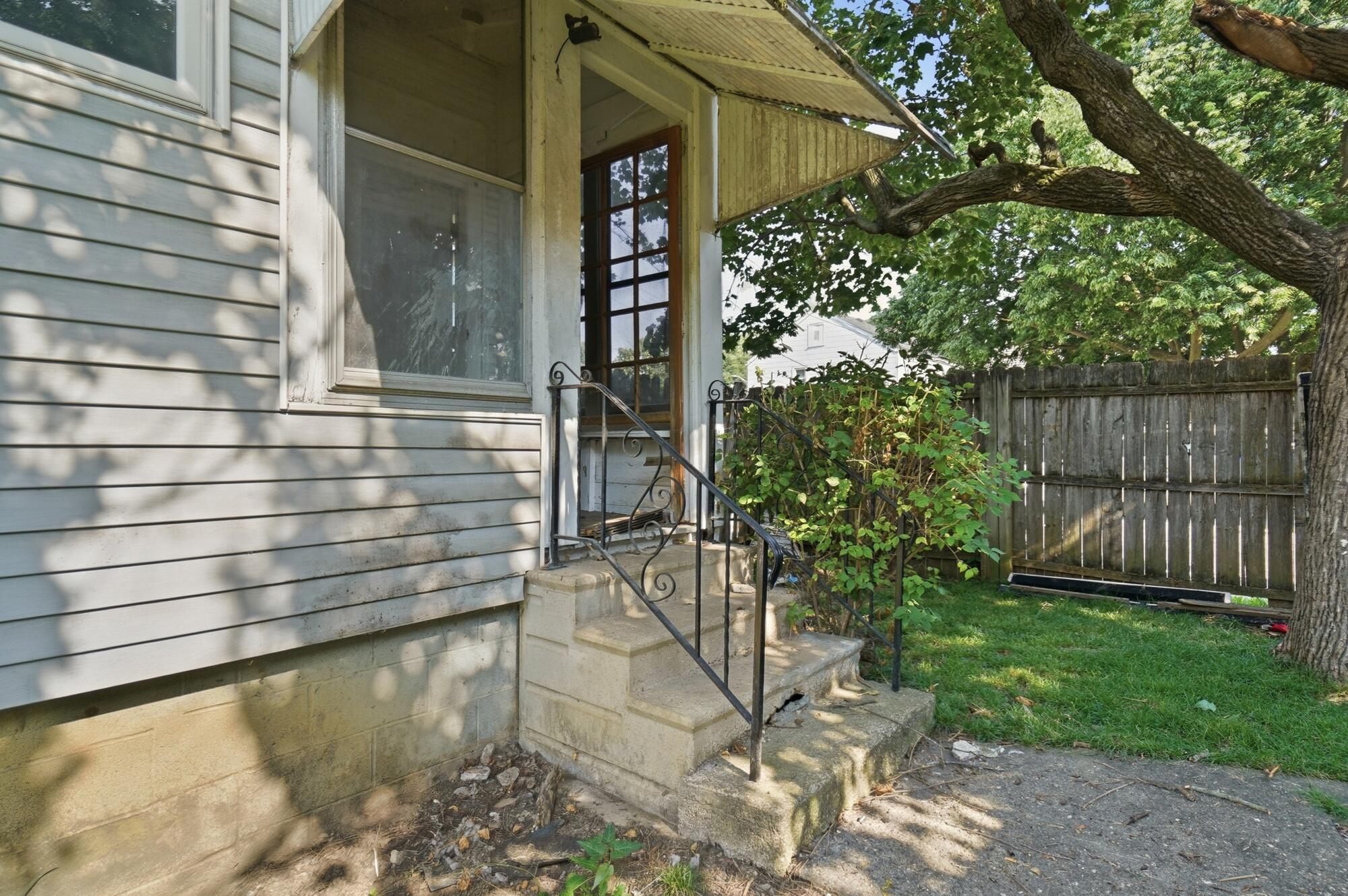 554 S Ogden Avenue