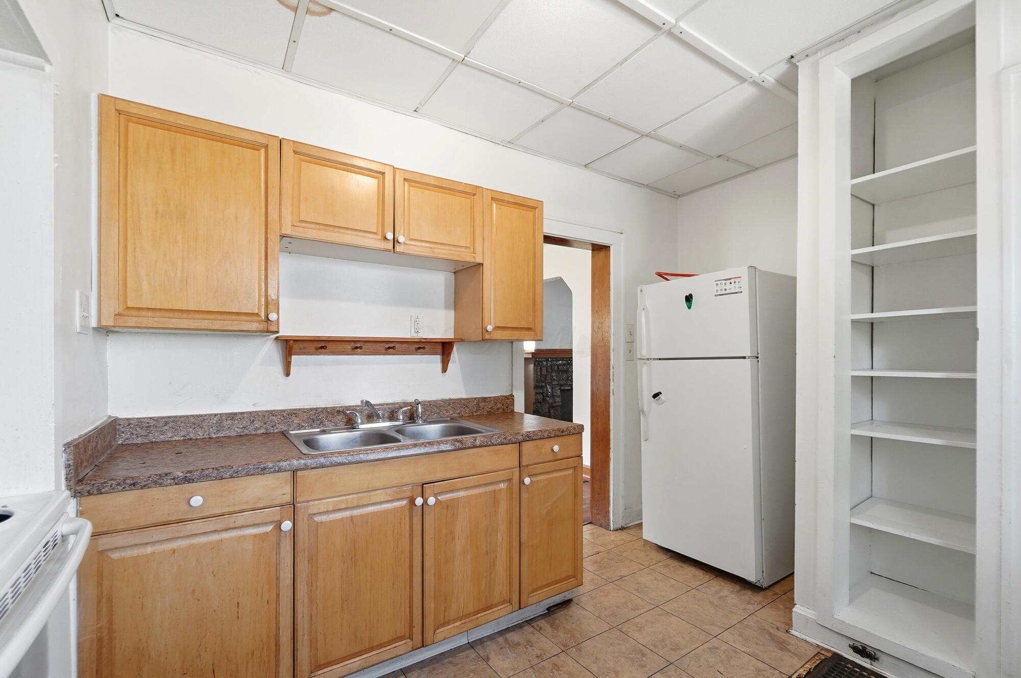 554 S Ogden Avenue