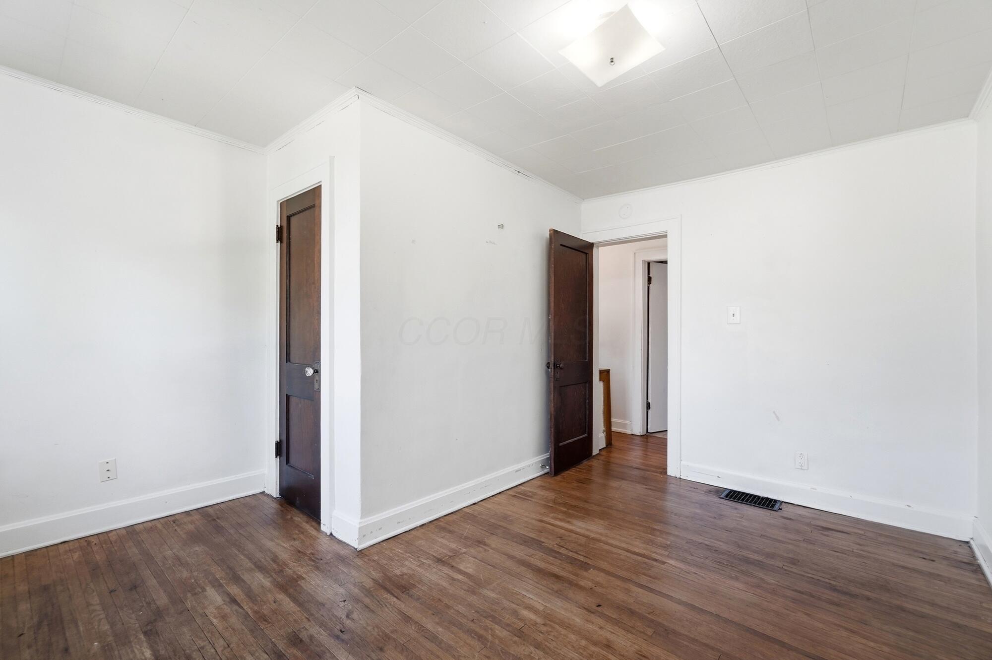 554 S Ogden Avenue