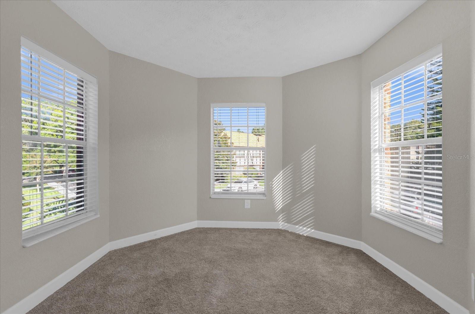 5437 HANSEL AVE #J10