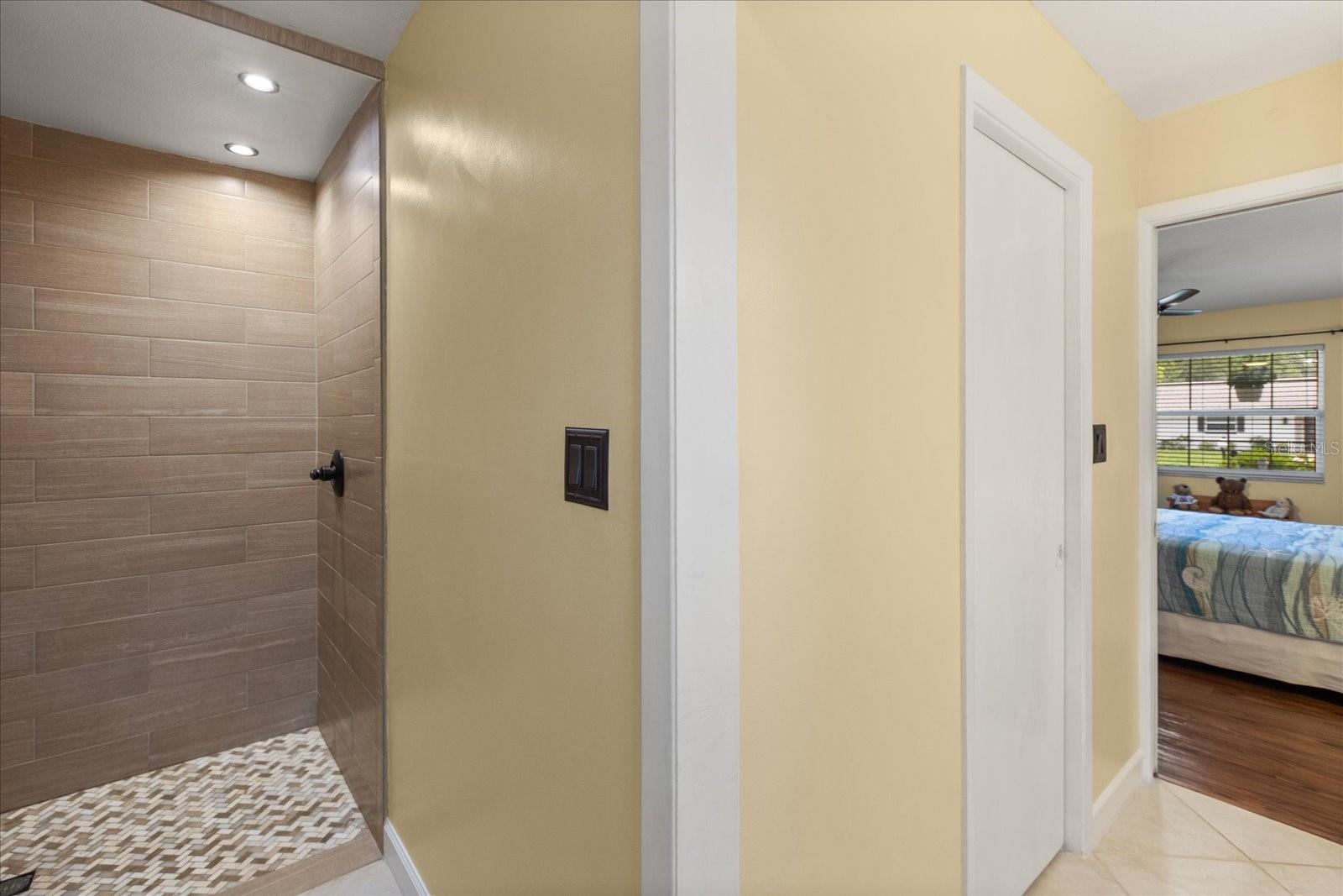 708 VALENCIA CT