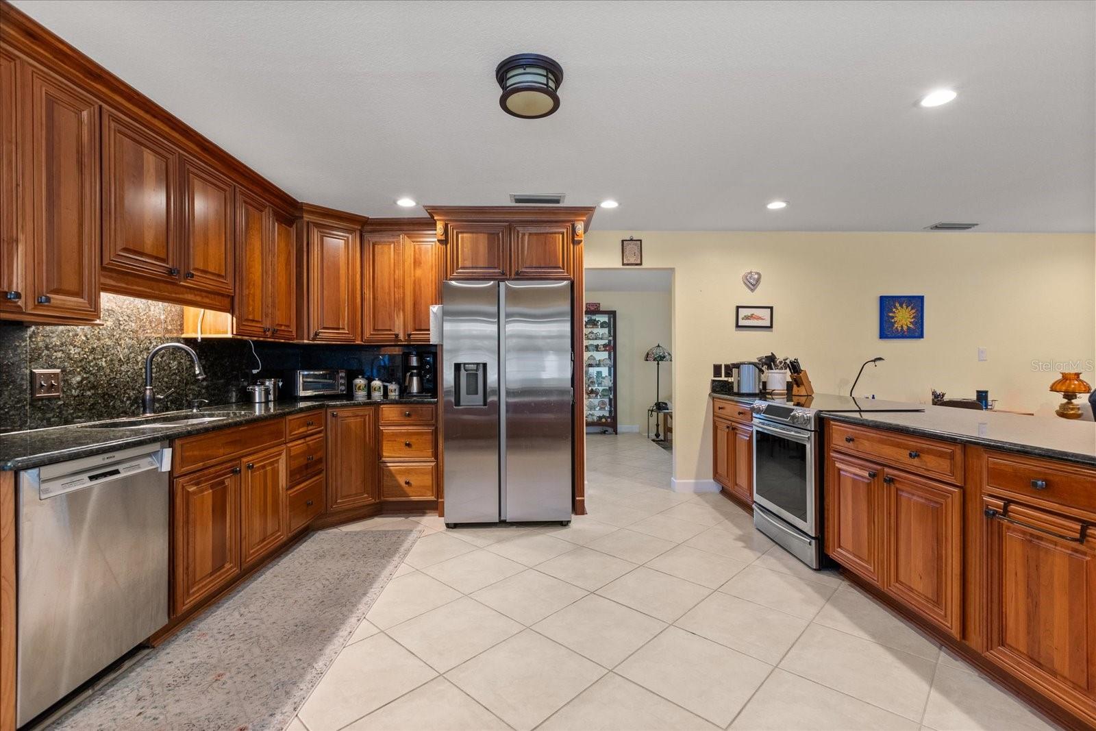 708 VALENCIA CT