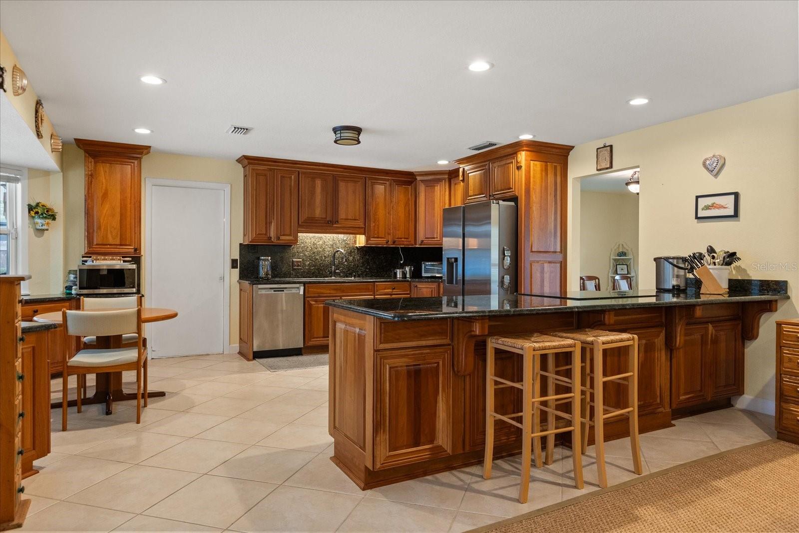 708 VALENCIA CT
